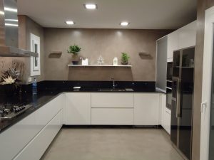 Reforma de suelo de cocina en Vitoria con microcemento Nordcolor reforma integral olatz y krea